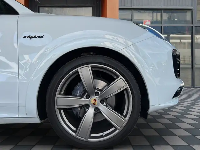 Porsche Cayenne view 28