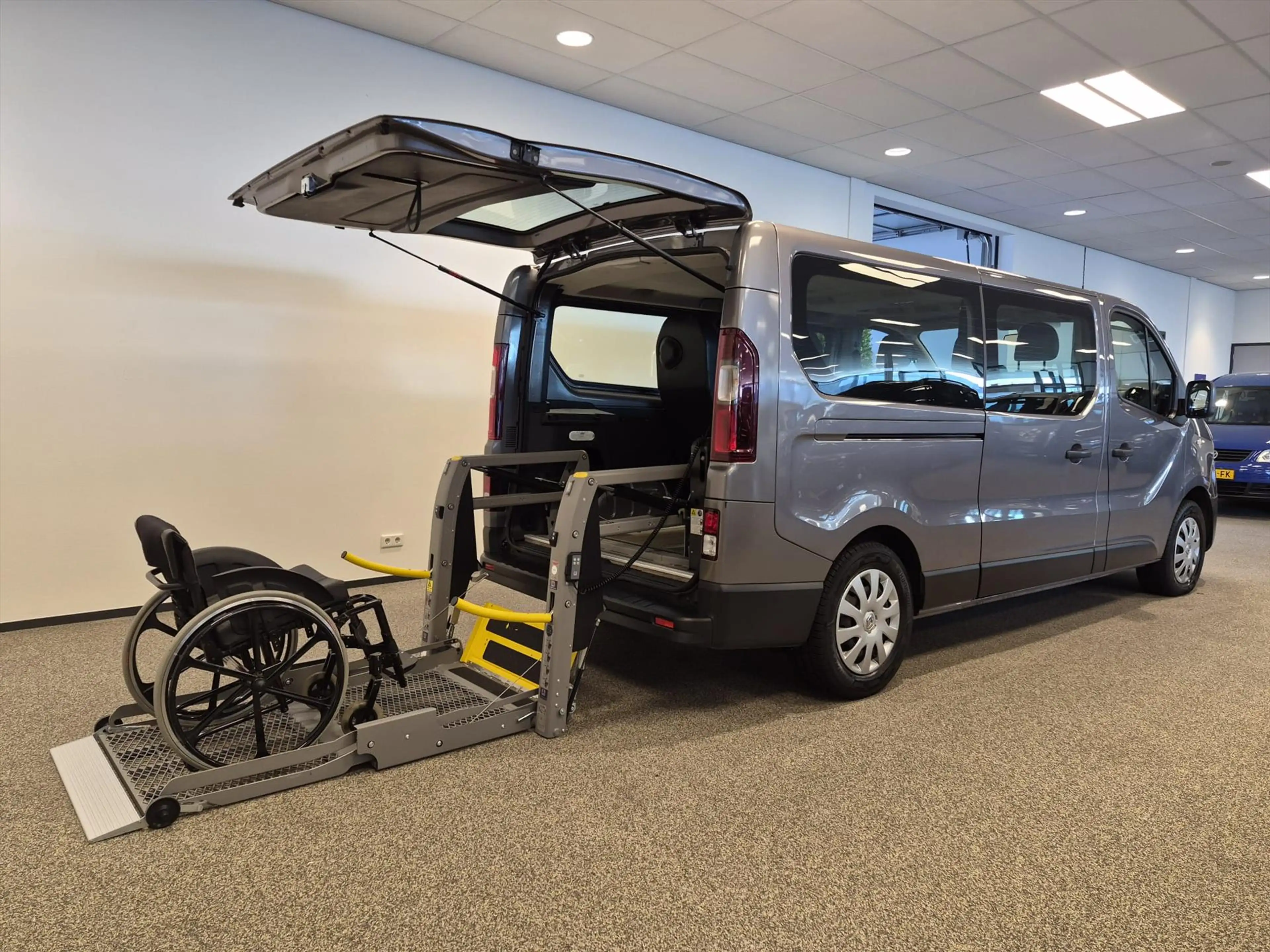 Renault Trafic L2H1 Rolstoelbus Groepsvervoer 5+2 — photo 2