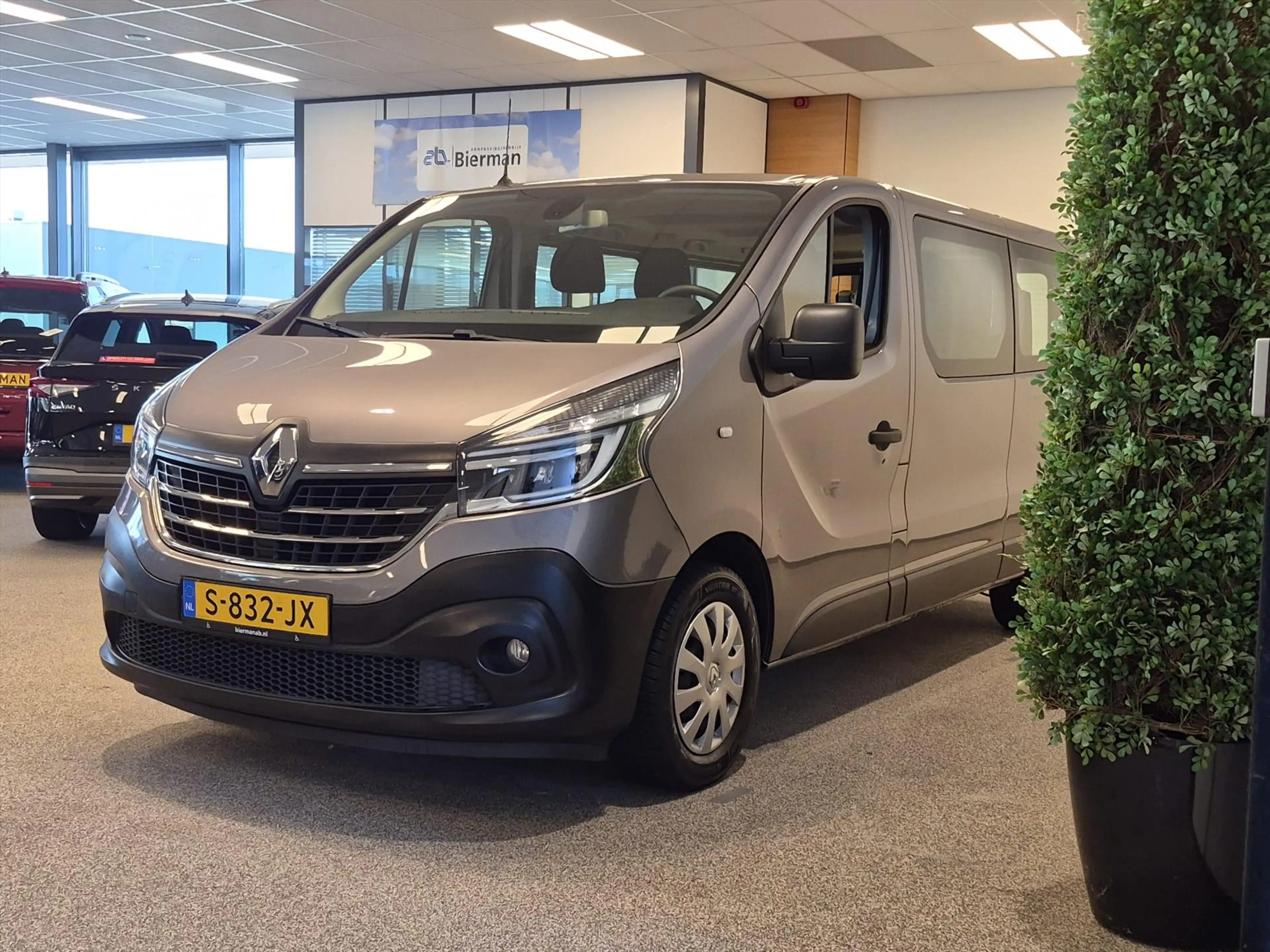 Renault Trafic L2H1 Rolstoelbus Groepsvervoer 5+2 — photo 21
