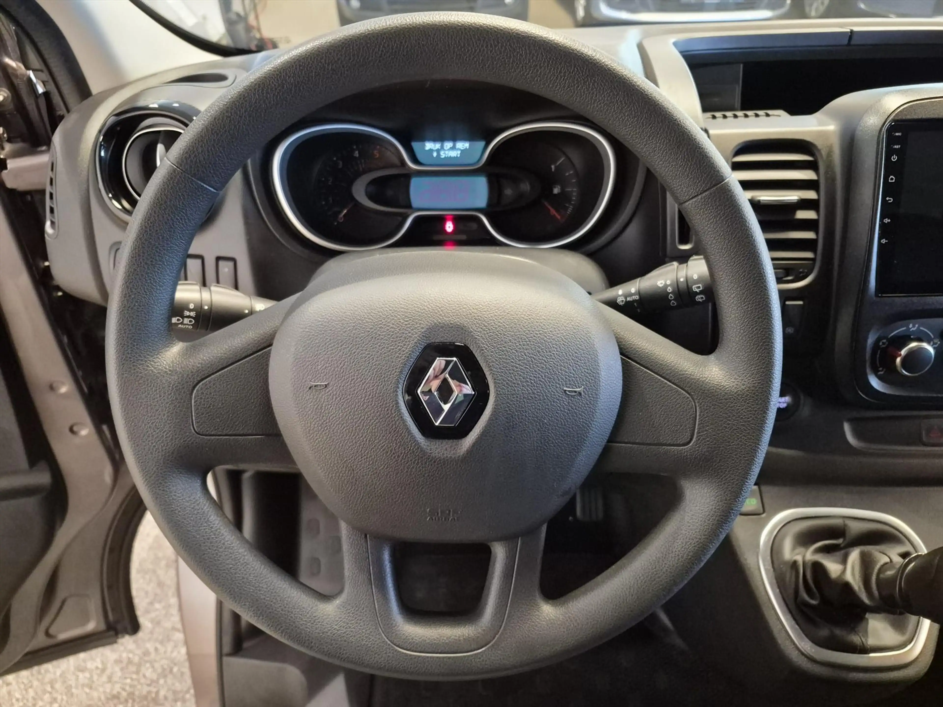 Renault Trafic L2H1 Rolstoelbus Groepsvervoer 5+2 — photo 15