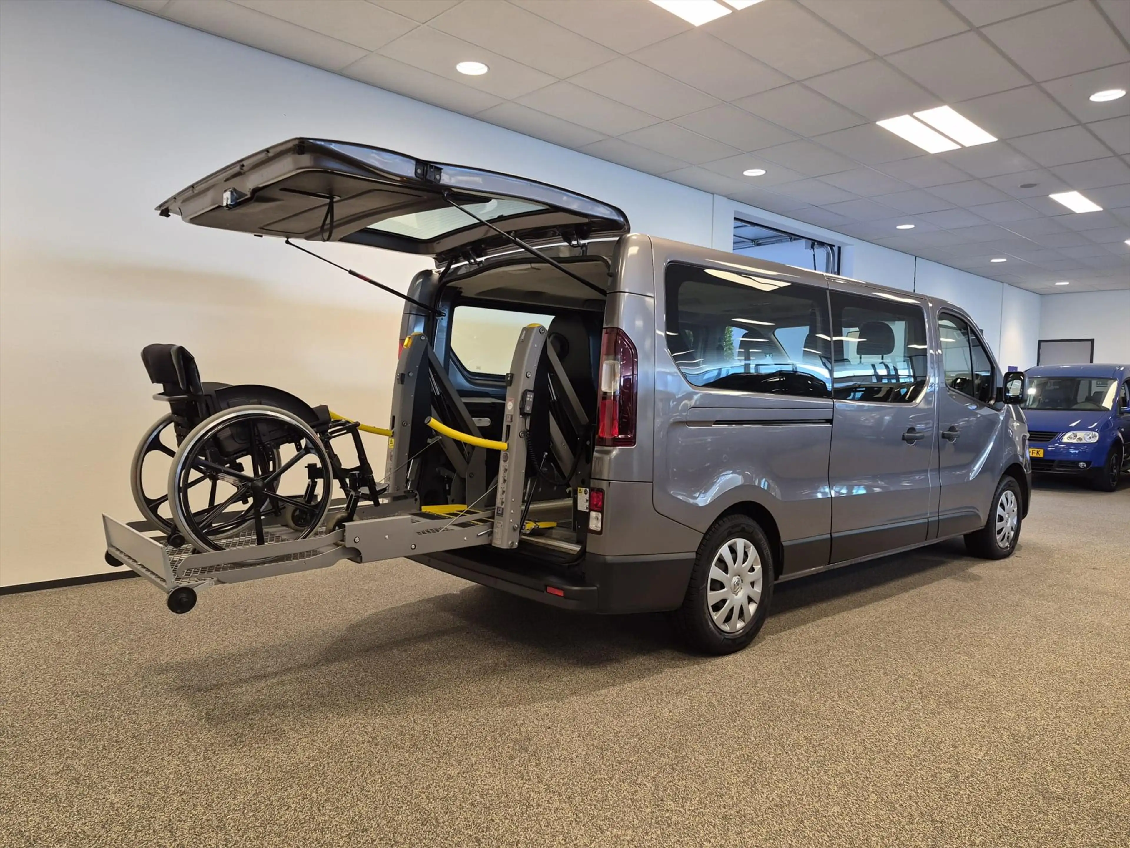 Renault Trafic L2H1 Rolstoelbus Groepsvervoer 5+2 — photo 8