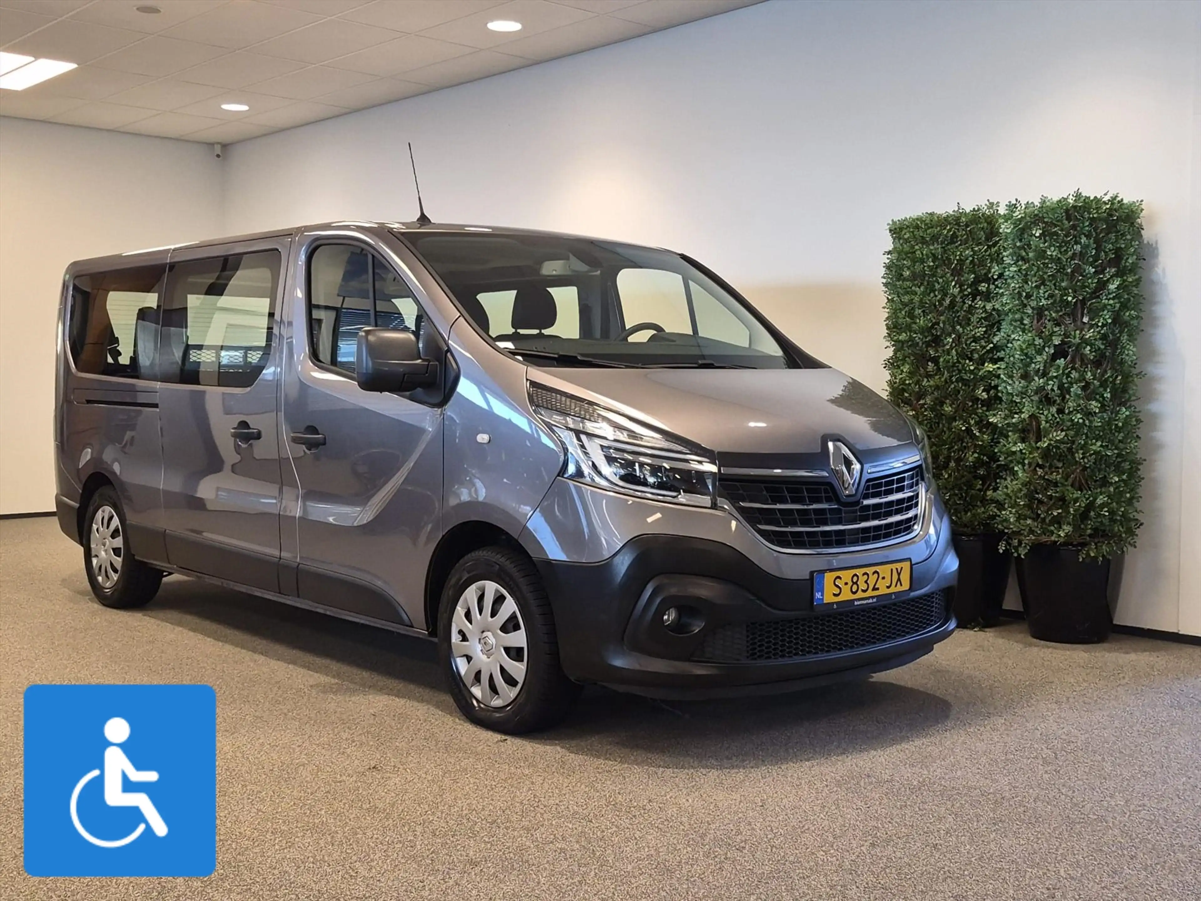 Renault Trafic L2H1 Rolstoelbus Groepsvervoer 5+2