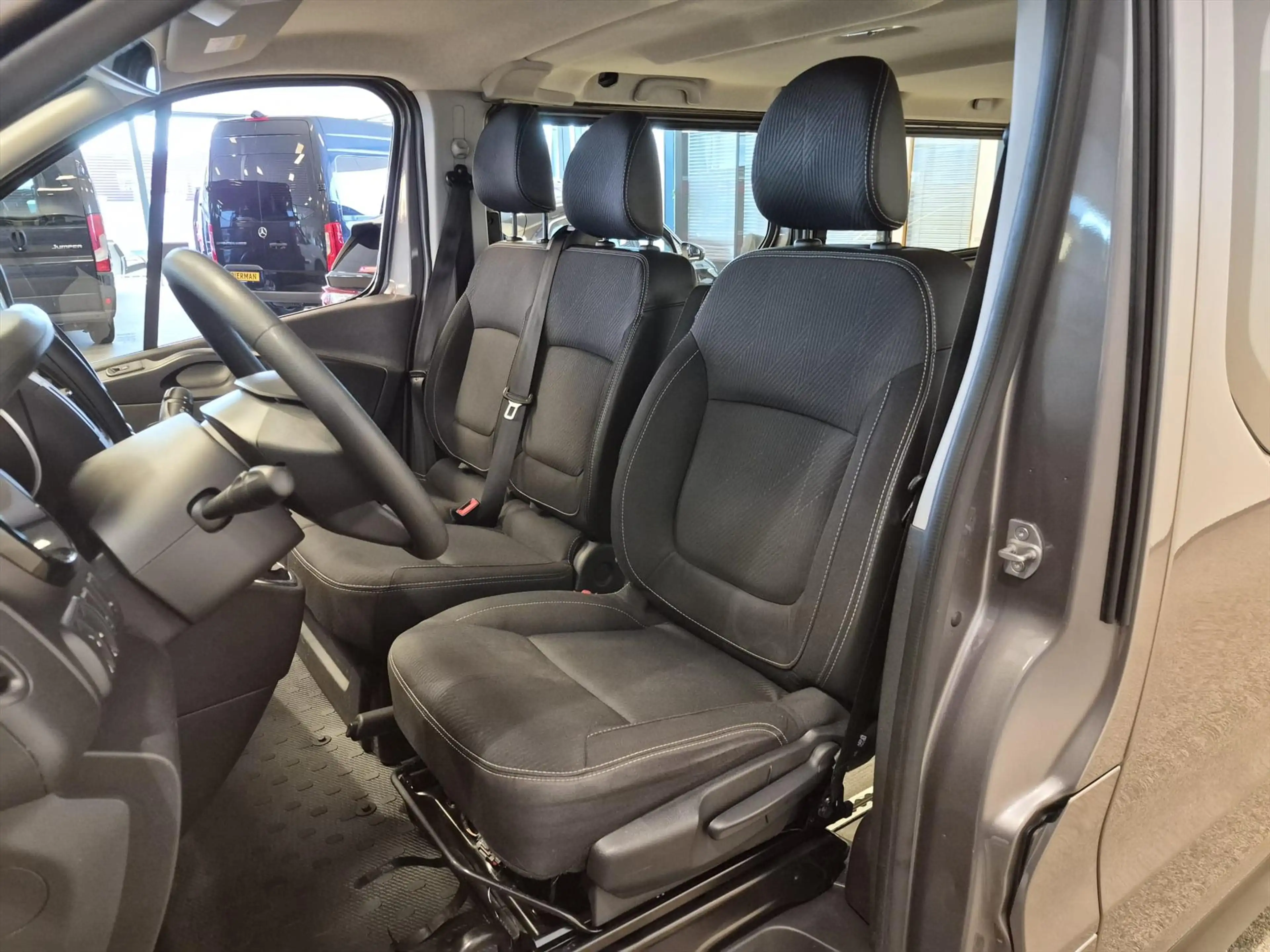 Renault Trafic L2H1 Rolstoelbus Groepsvervoer 5+2 — photo 13