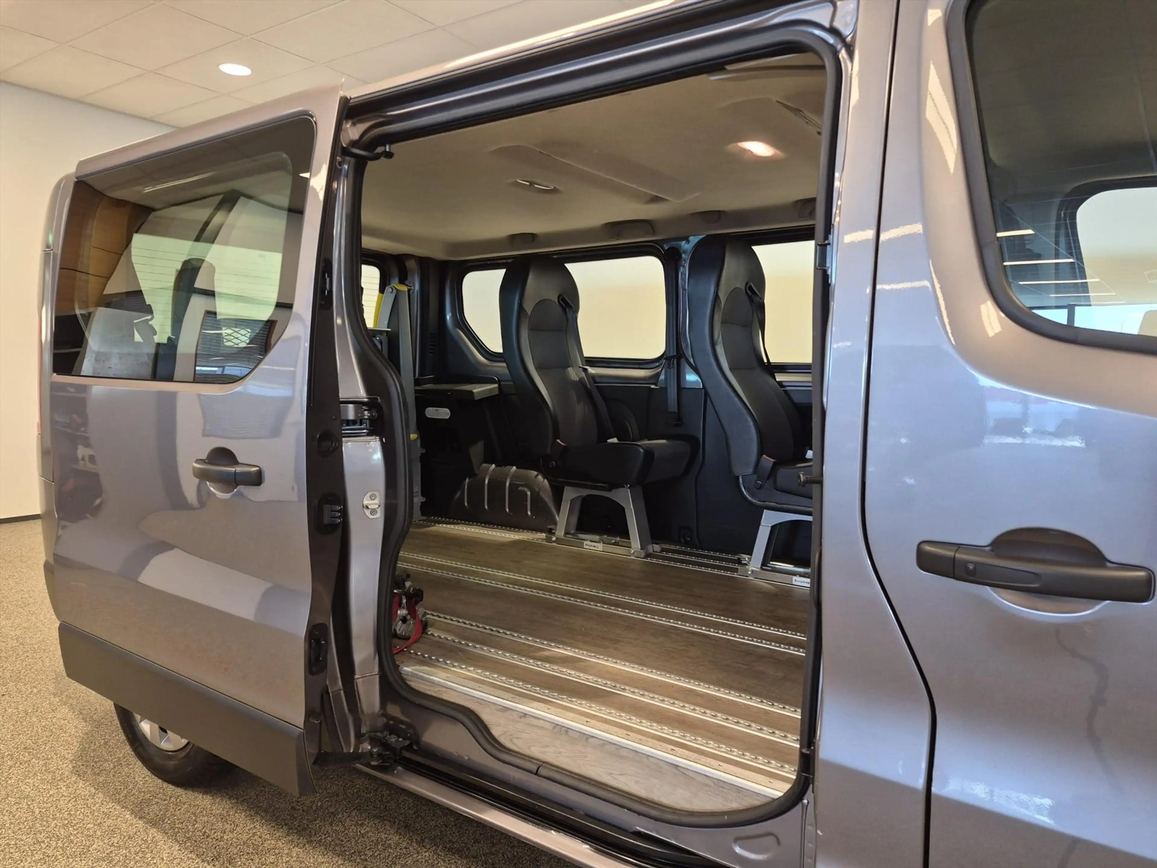 Renault Trafic L2H1 Rolstoelbus Groepsvervoer 5+2 — photo 10