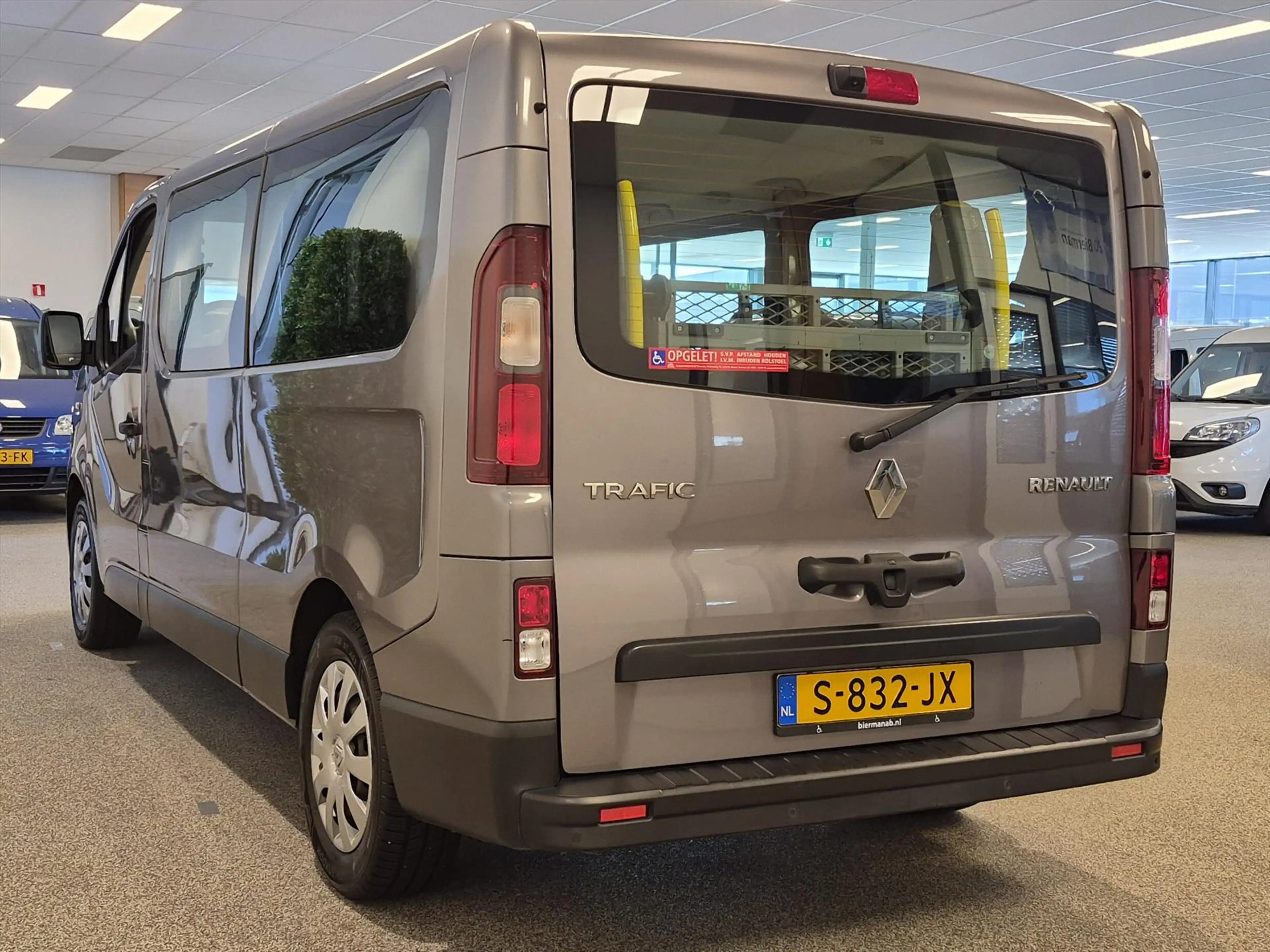 Renault Trafic L2H1 Rolstoelbus Groepsvervoer 5+2 — photo 23