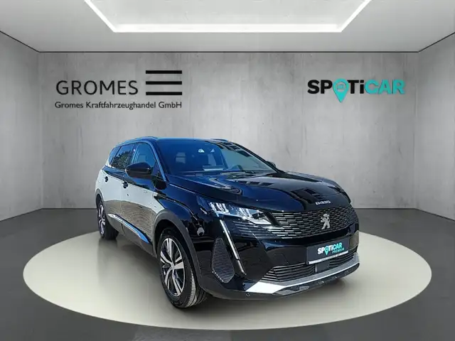 Peugeot 5008 main image