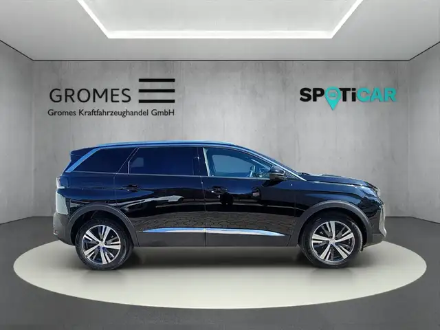 Peugeot 5008 view 2
