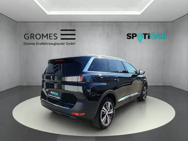 Peugeot 5008 view 3