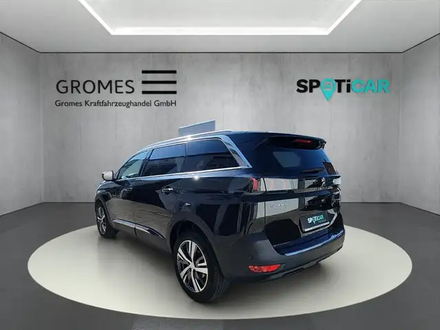Peugeot 5008 view 5