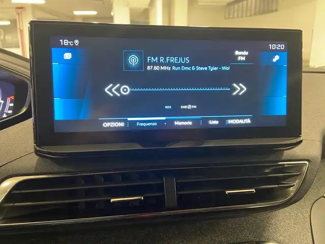 Peugeot 3008 view 10