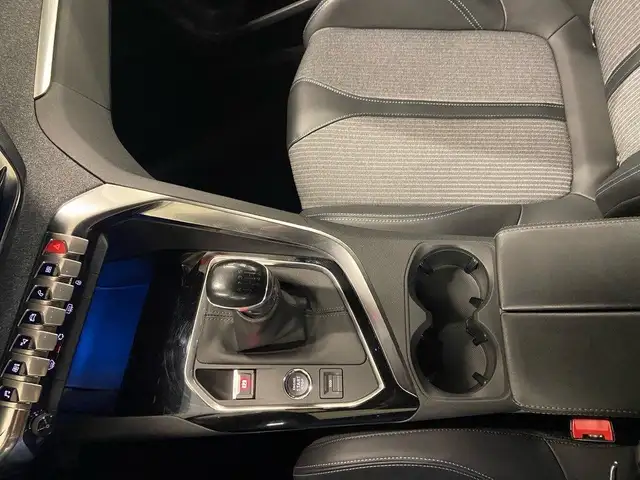 Peugeot 3008 view 11