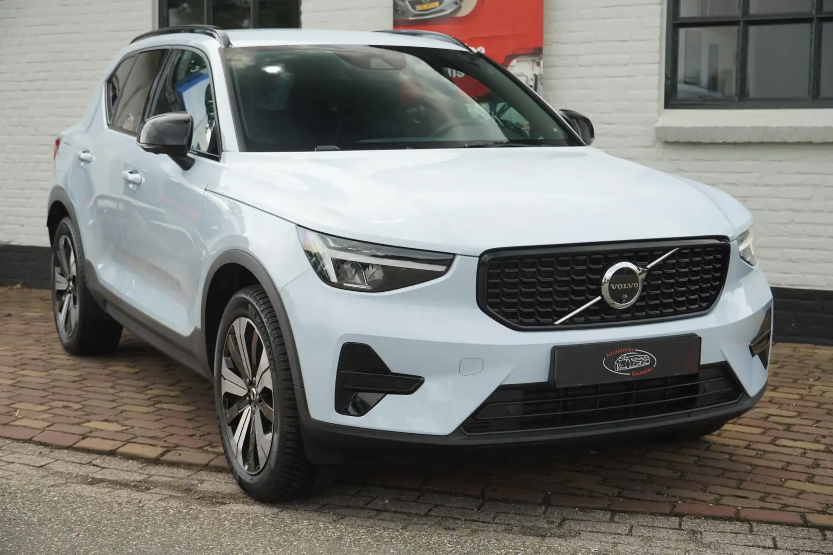 Volvo XC40 1.5 T5 Plug-in hybrid Plus Dark Blauw - 2