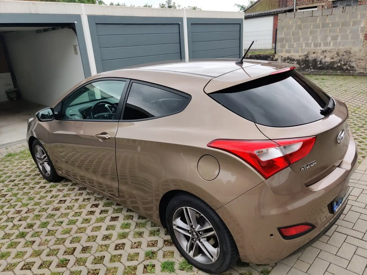Hyundai i30 i30 1.6 Coupe Automatik Design Braun - 1