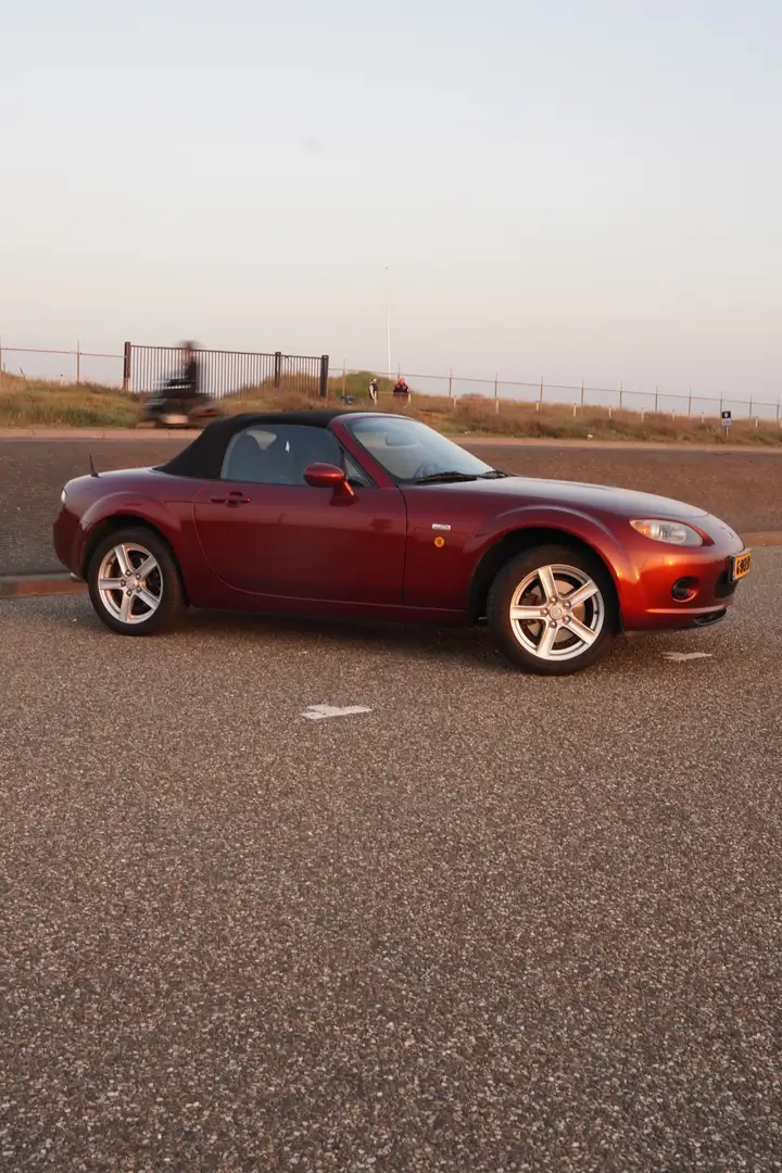 Mazda MX-5 1.8 Exclusive crvena - 1