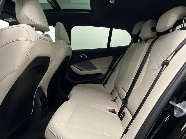 BMW 1 Series view 14