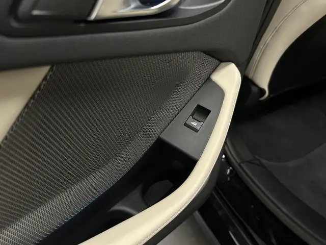 BMW 1 Series view 13