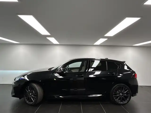 BMW 1 Series view 2