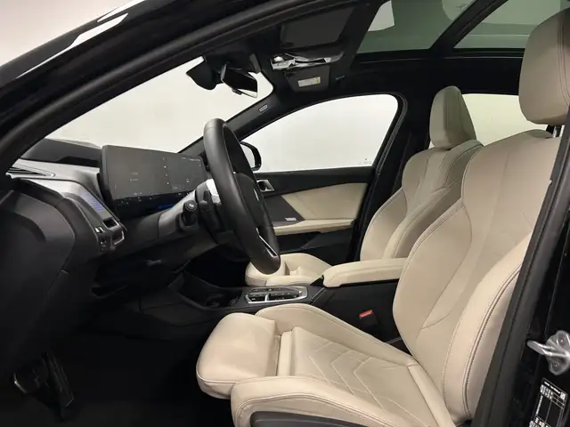 BMW 1 Series view 4