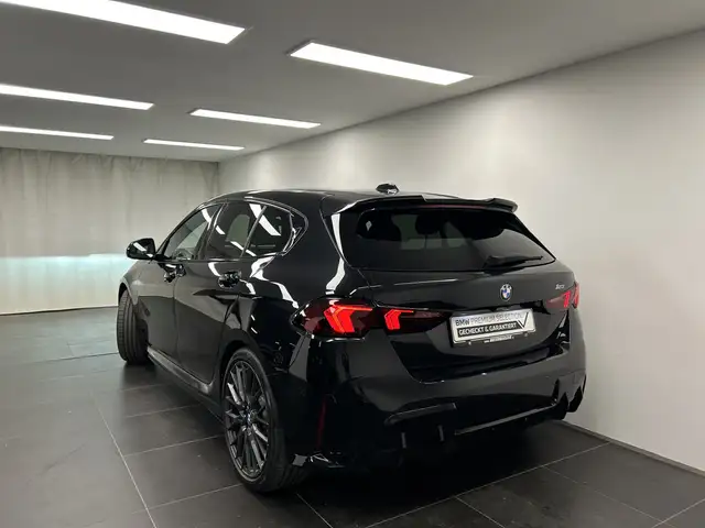 BMW 1 Series view 10