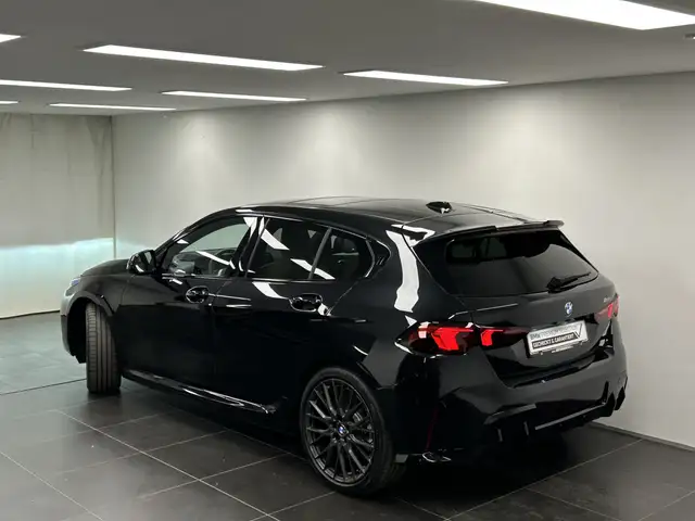 BMW 1 Series view 3