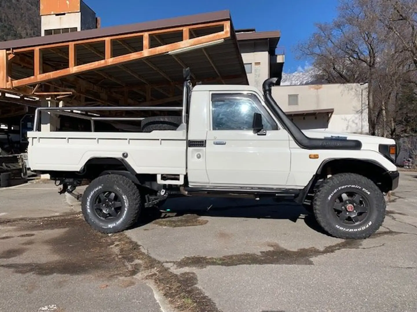 Toyota Land Cruiser HZJ 79 Blanco - 2