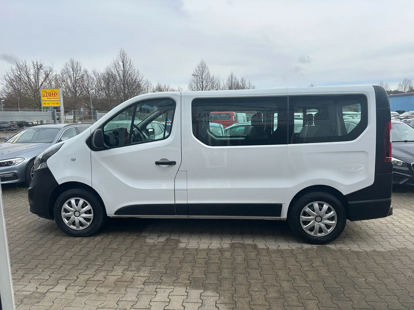 Opel Vivaro 1.6 CDTI*AHK*NAVI*KLIMA*TEMPOMAT*9-Sitze Weiß - 2