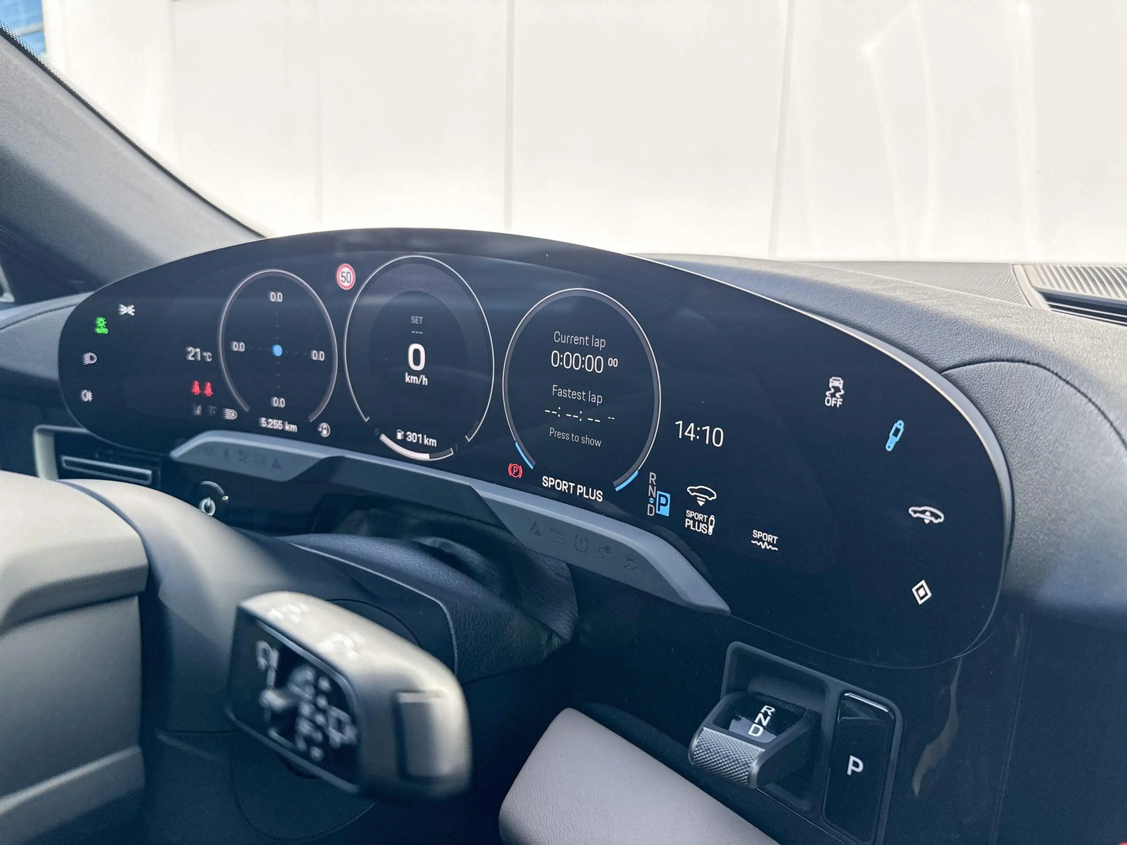 Porsche Taycan Cross Turismo 4 105 kWh — photo 6