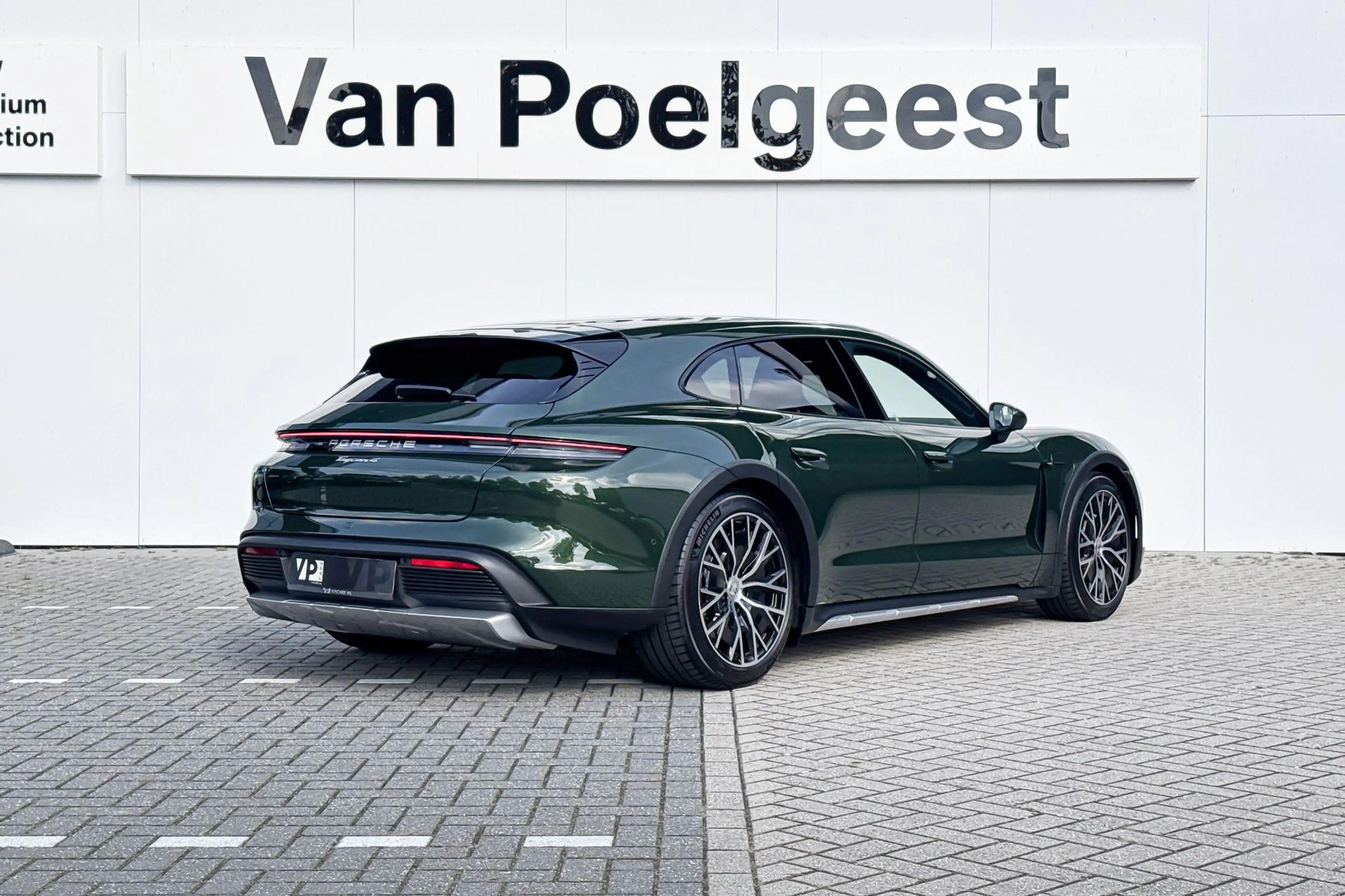 Porsche Taycan Cross Turismo 4 105 kWh — photo 4
