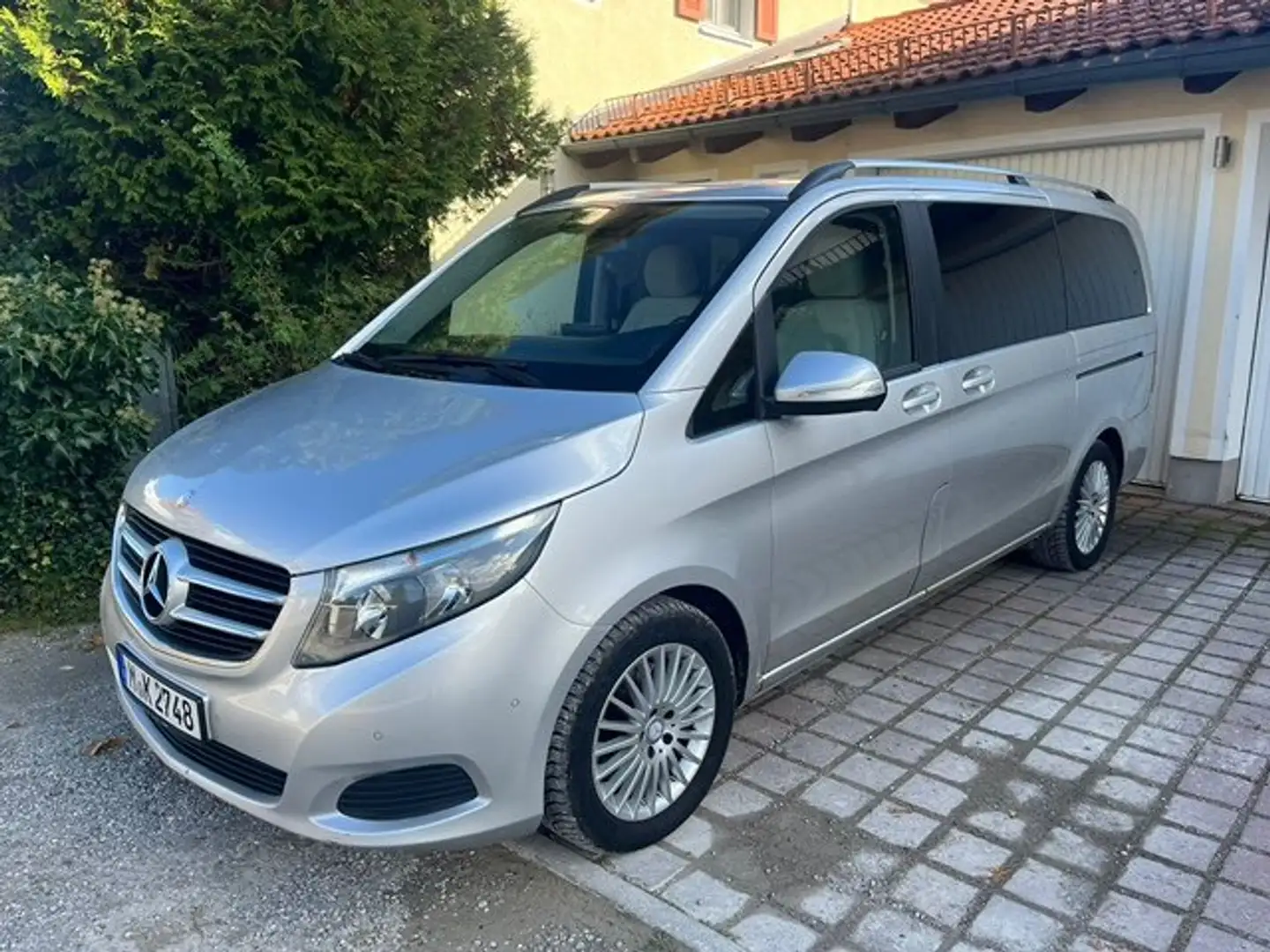 Mercedes-Benz V 220 V-Klasse Diesel CDI lang 7G-TRONIC Edition Silber - 1