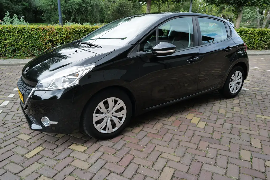Peugeot 208 2014 из Европы — купить под ключ