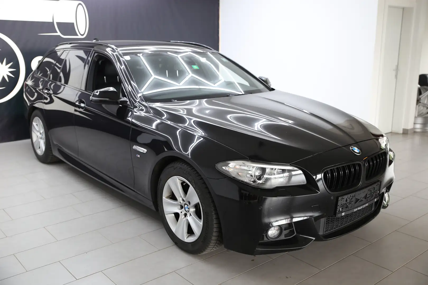 BMW 525 525d xDrive M-Paket Touring Aut. Schwarz - 2