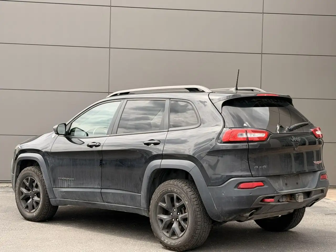 Jeep Cherokee photo Jeep Cherokee