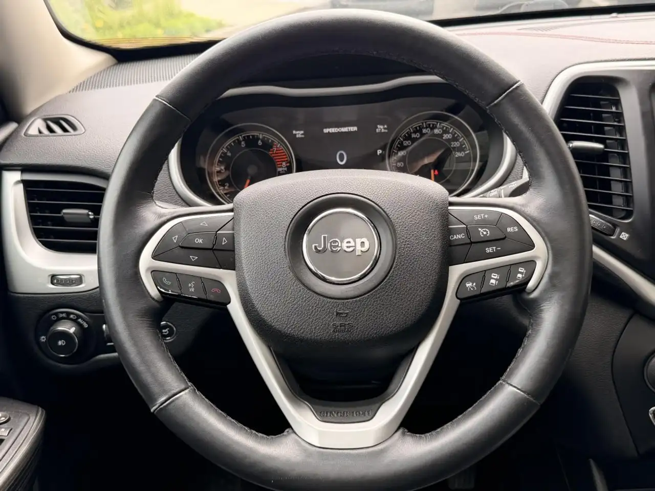 Jeep Cherokee photo Jeep Cherokee