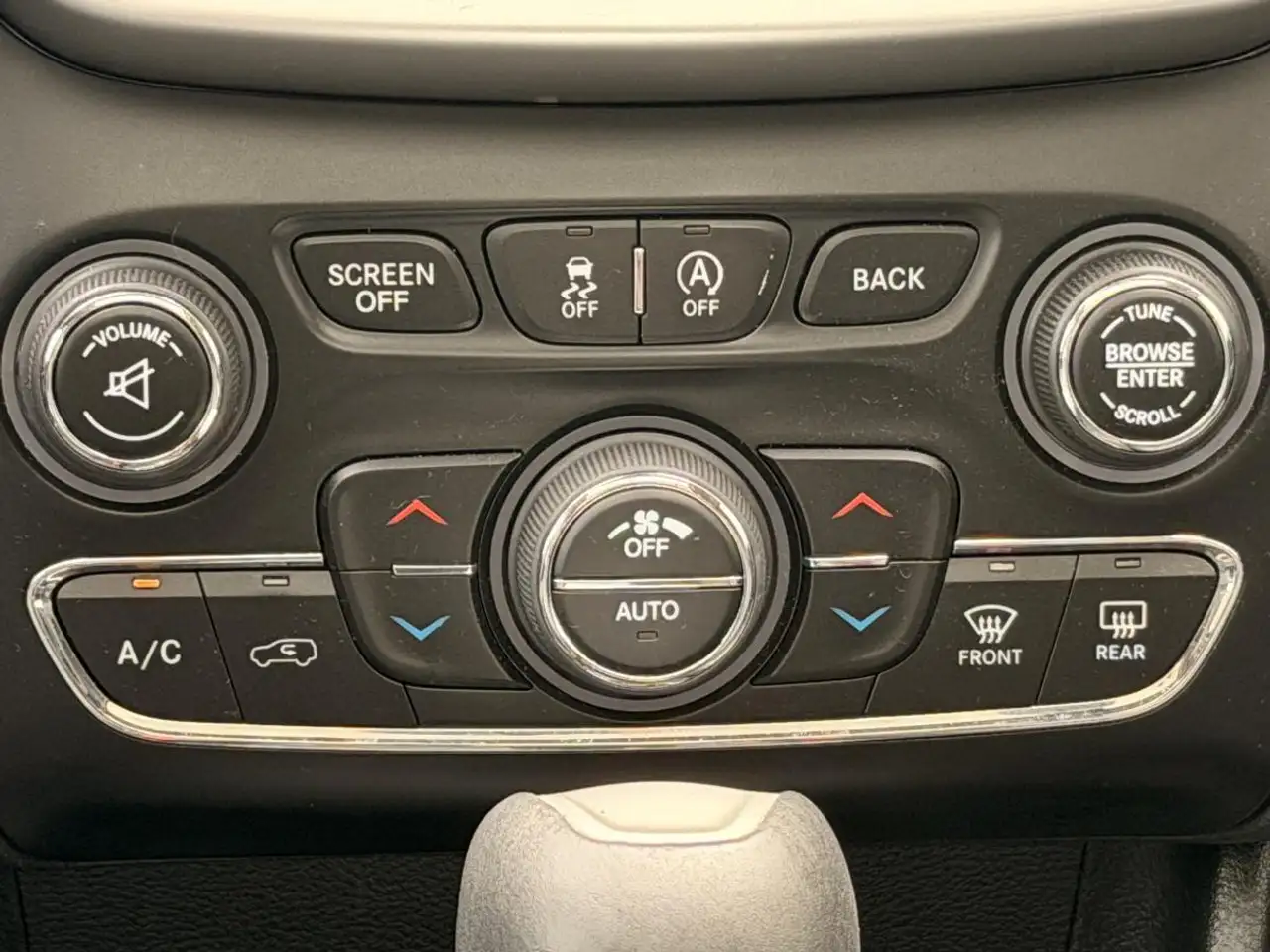 Jeep Cherokee photo Jeep Cherokee