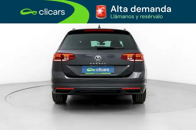 Volkswagen Passat view 4