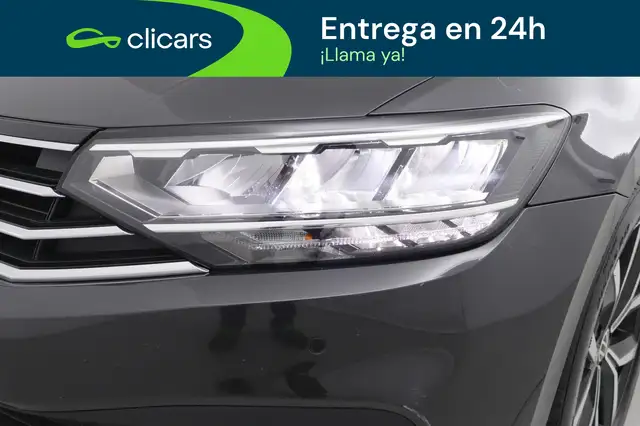 Volkswagen Passat view 10