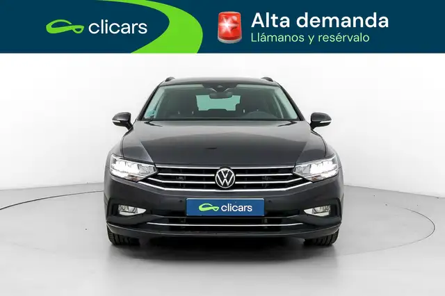 Volkswagen Passat view 2
