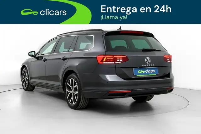 Volkswagen Passat view 9
