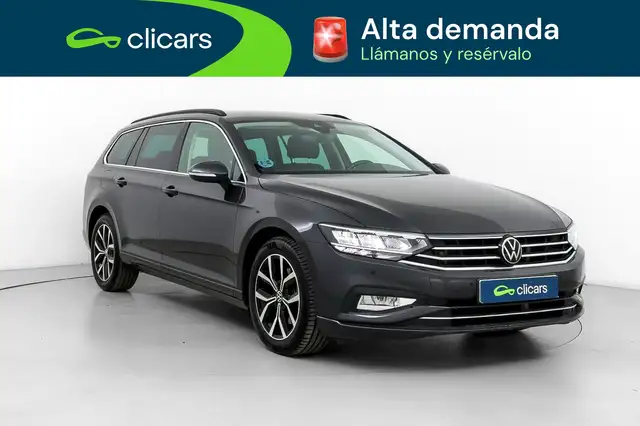 Volkswagen Passat view 3
