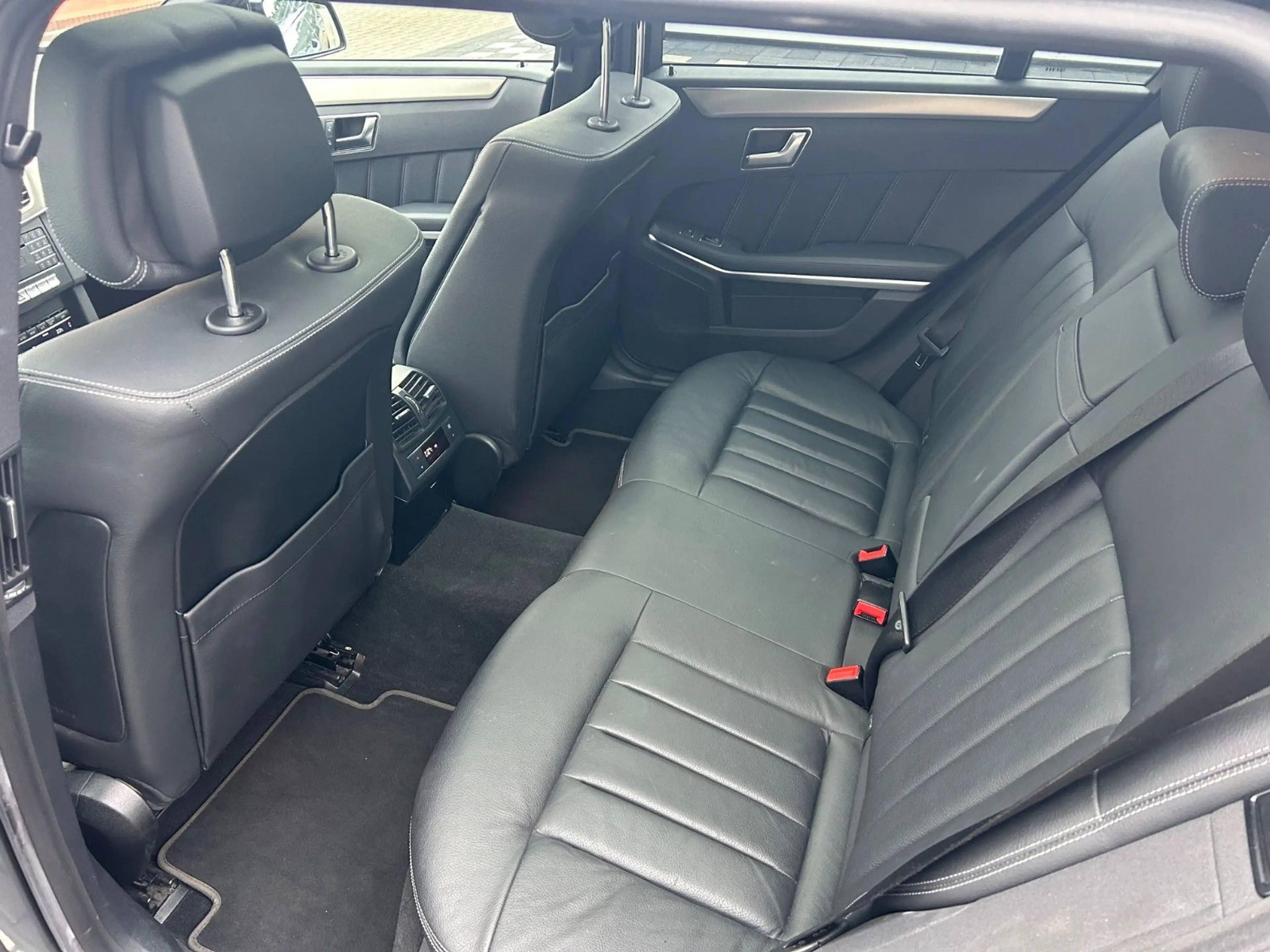 Mercedes-Benz E 350 4Matic Edition E Pano Massage LED Standh. — photo 14