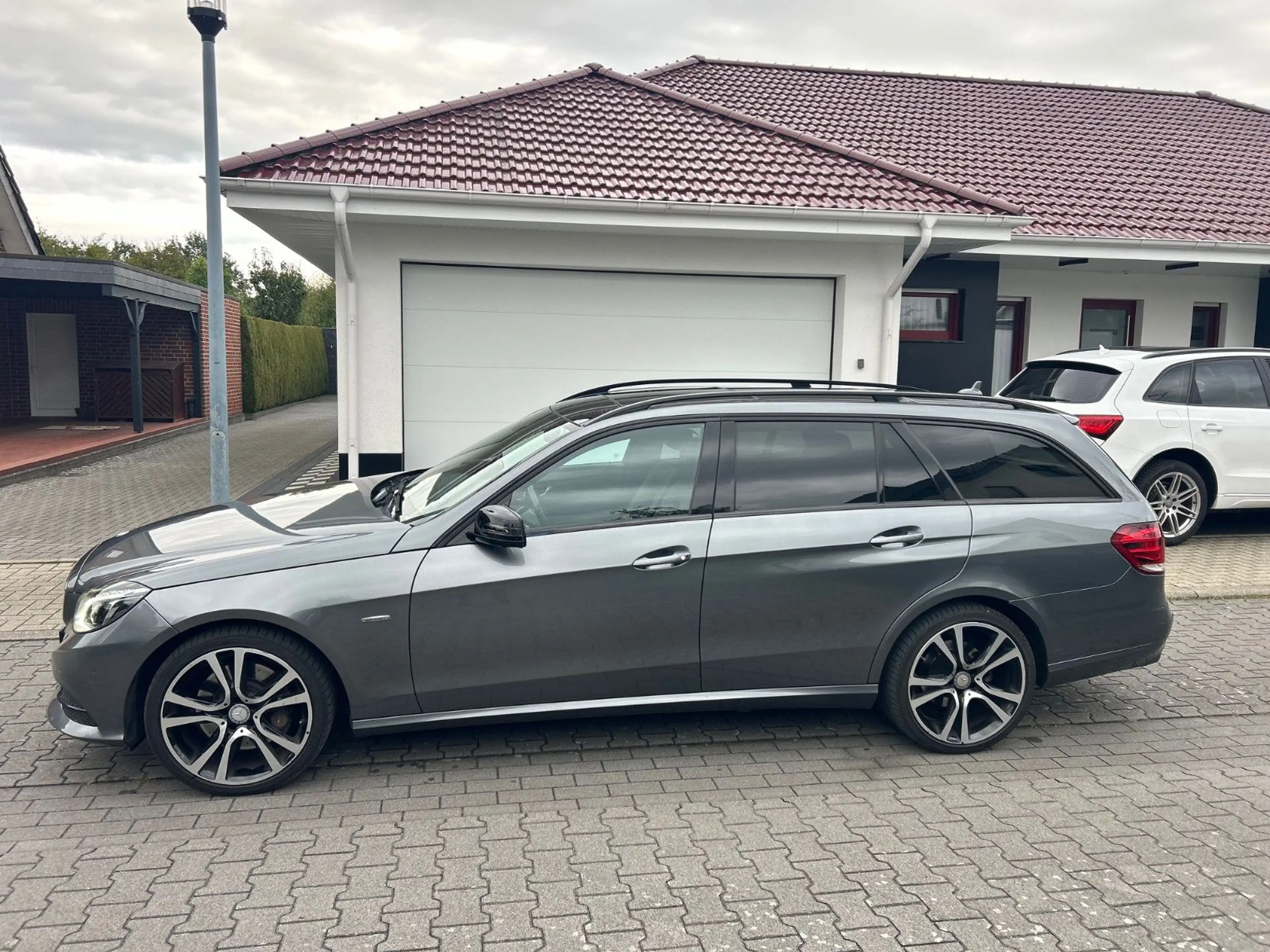 Mercedes-Benz E 350 4Matic Edition E Pano Massage LED Standh. — photo 4