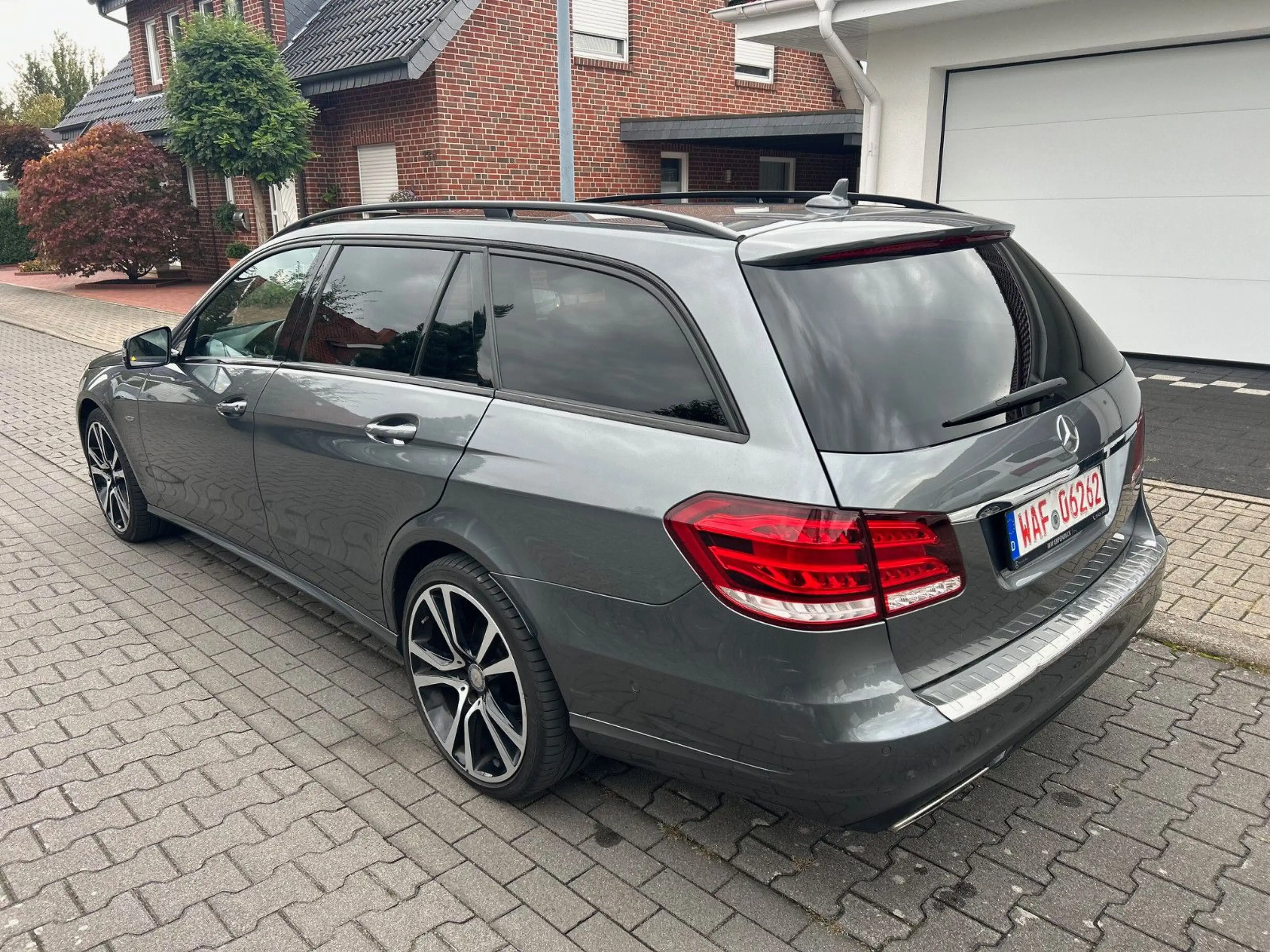 Mercedes-Benz E 350 4Matic Edition E Pano Massage LED Standh. — photo 3