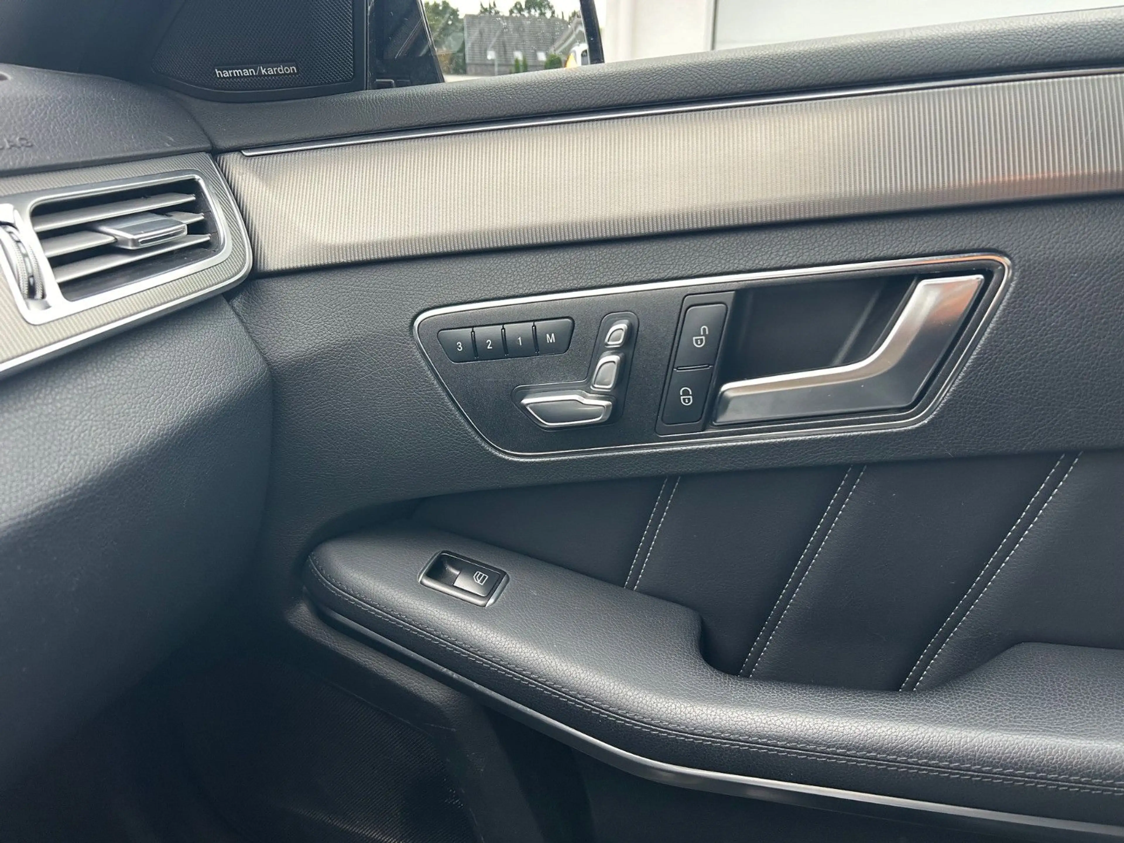 Mercedes-Benz E 350 4Matic Edition E Pano Massage LED Standh. — photo 11