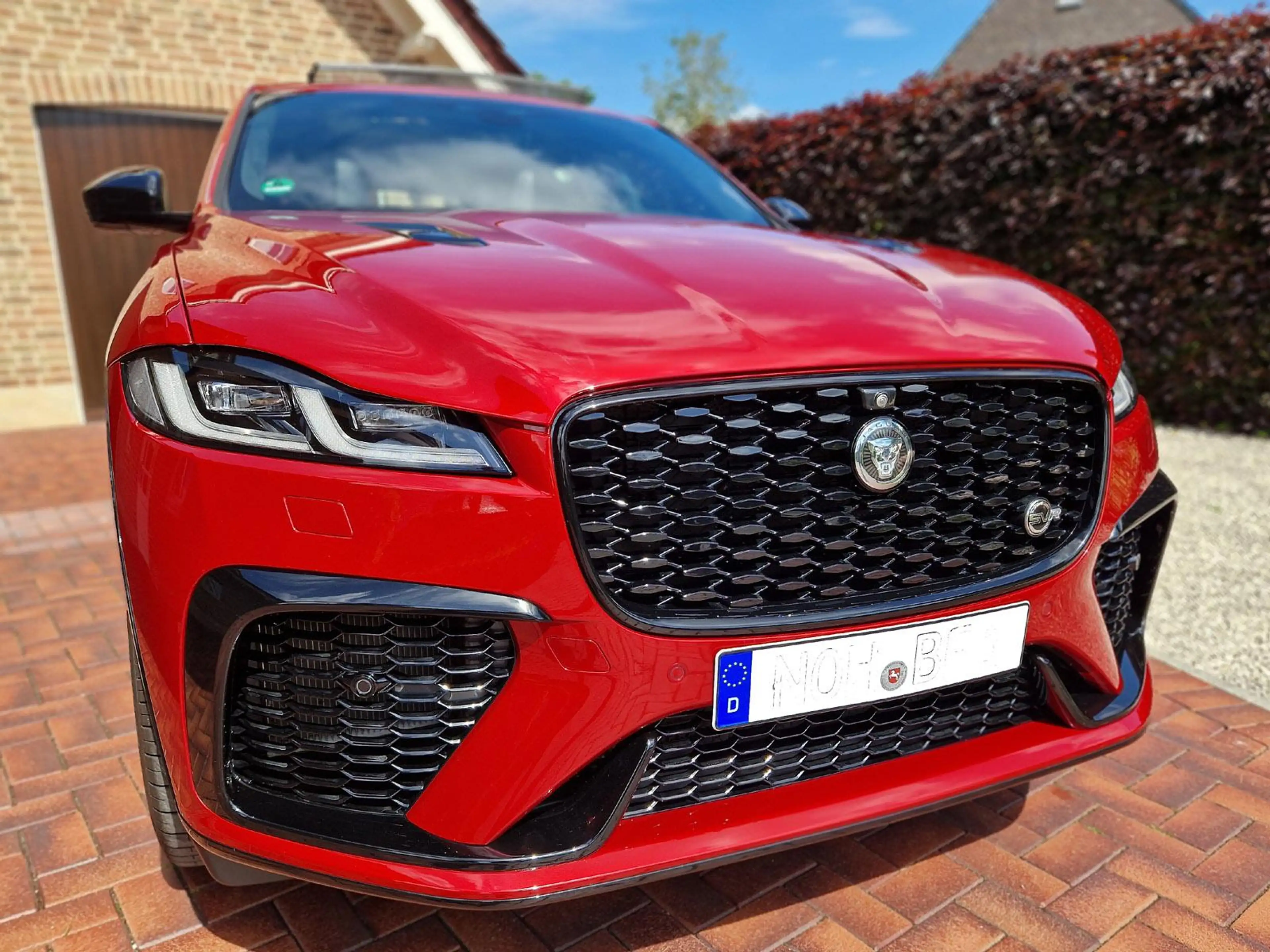 Jaguar F-Pace 5.0 SVR AWD Panorama Vollleder neuwertig — photo 4