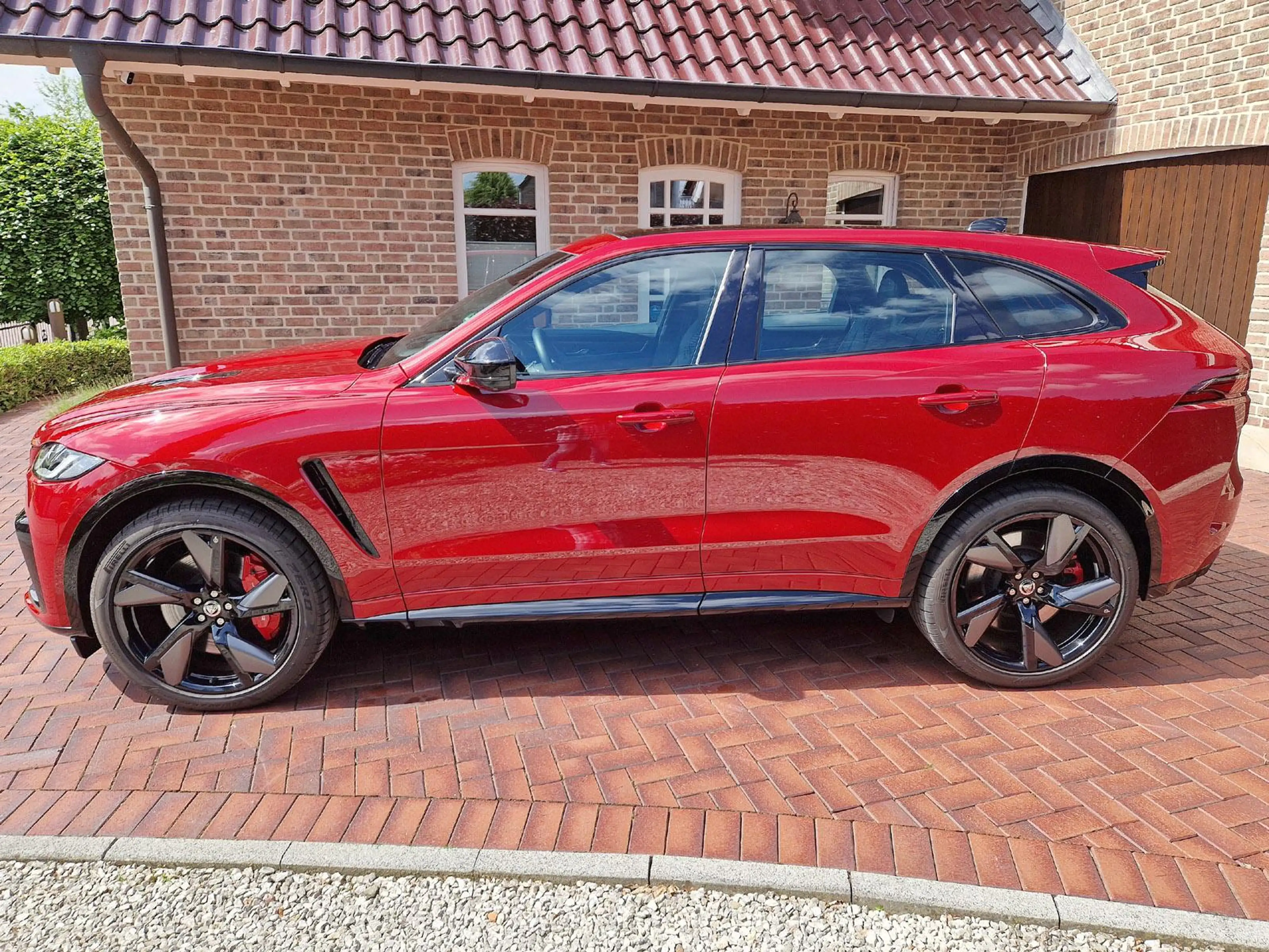 Jaguar F-Pace 5.0 SVR AWD Panorama Vollleder neuwertig — photo 5