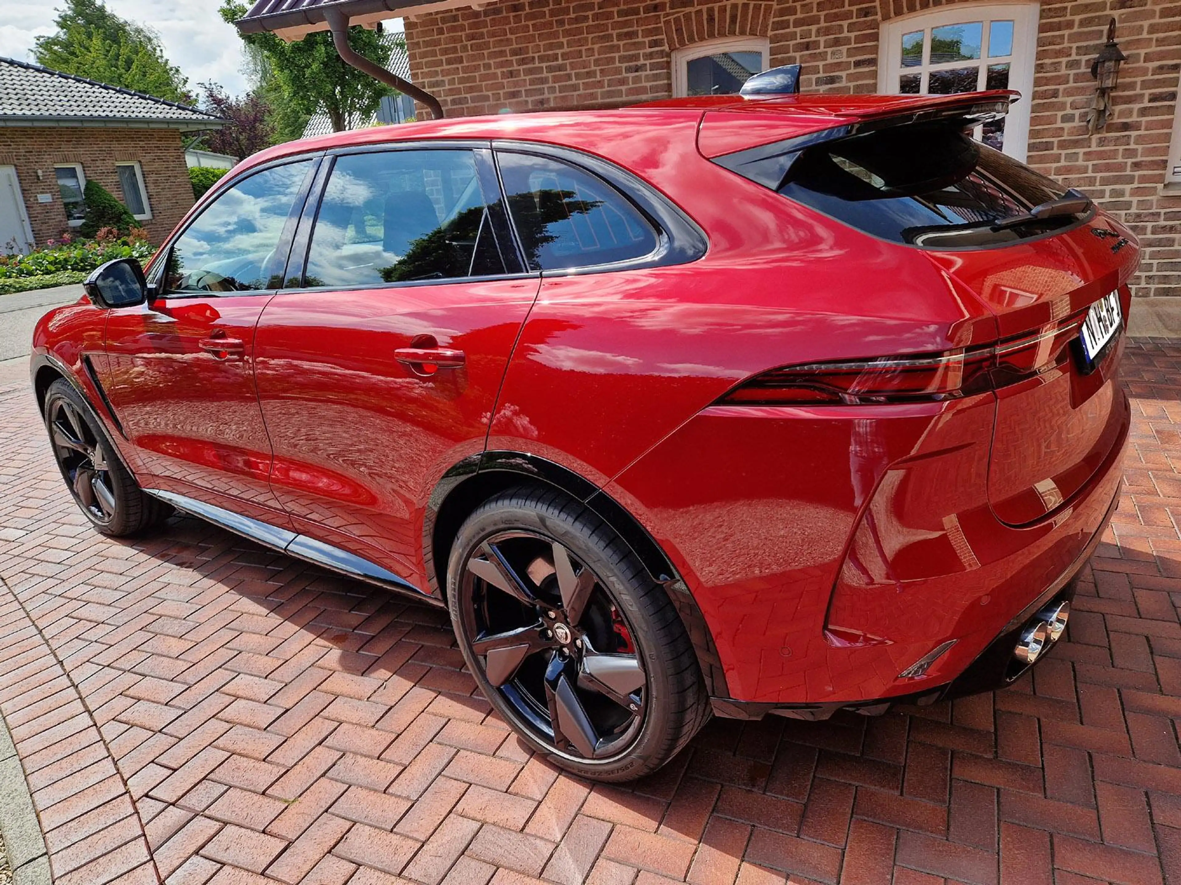 Jaguar F-Pace 5.0 SVR AWD Panorama Vollleder neuwertig — photo 6