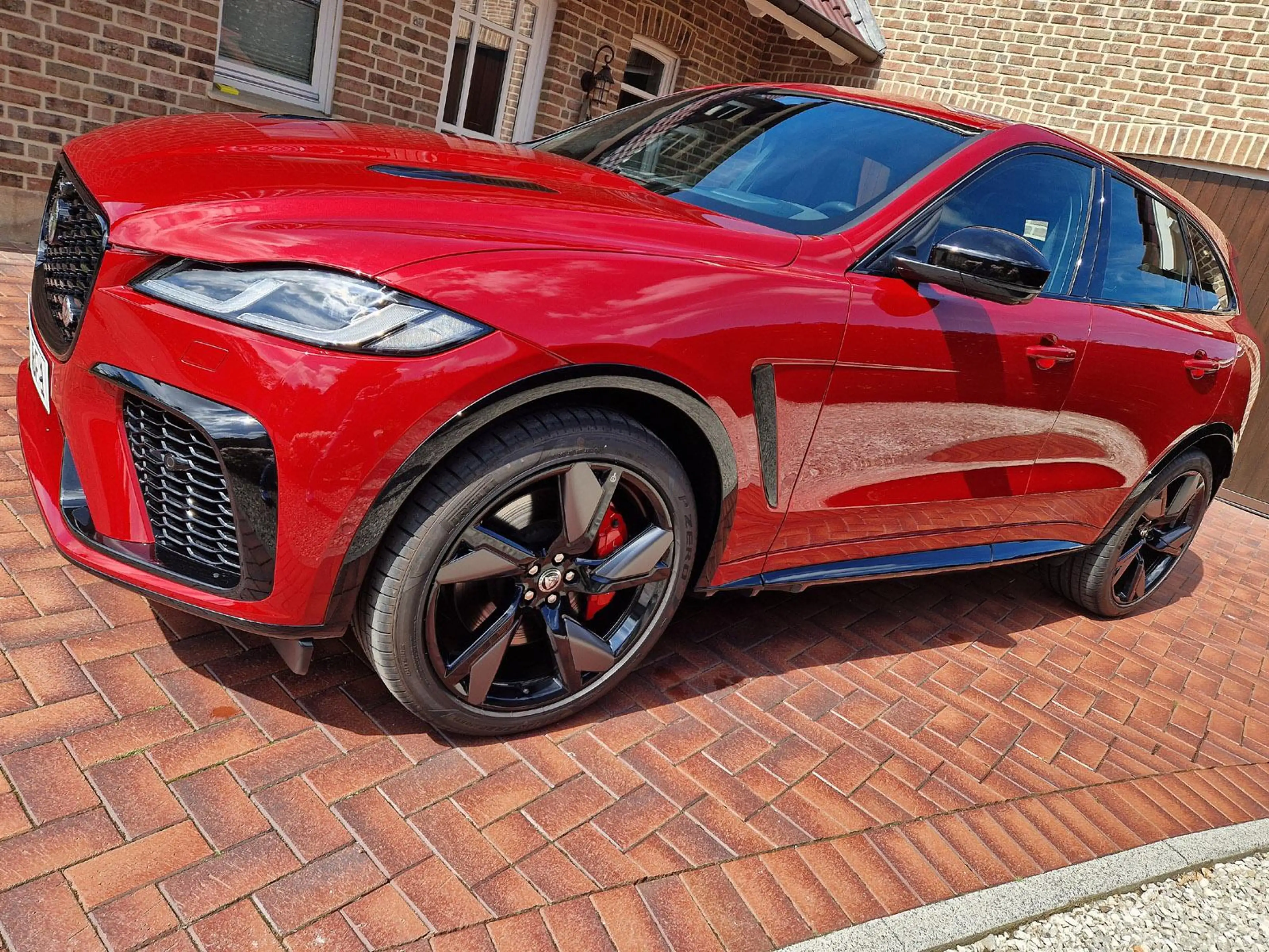 Jaguar F-Pace 5.0 SVR AWD Panorama Vollleder neuwertig — photo 3
