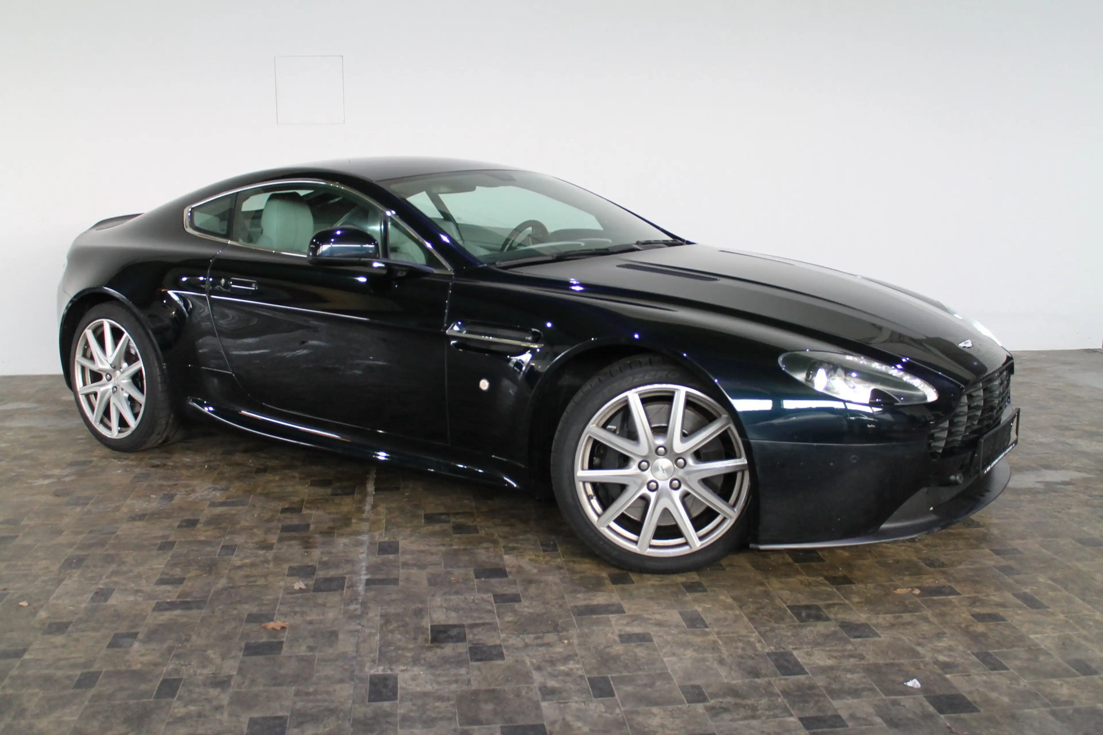 Aston Martin V8 Vantage 4,7i, Scheckheft gepflegt bei Aston Martin — photo 5