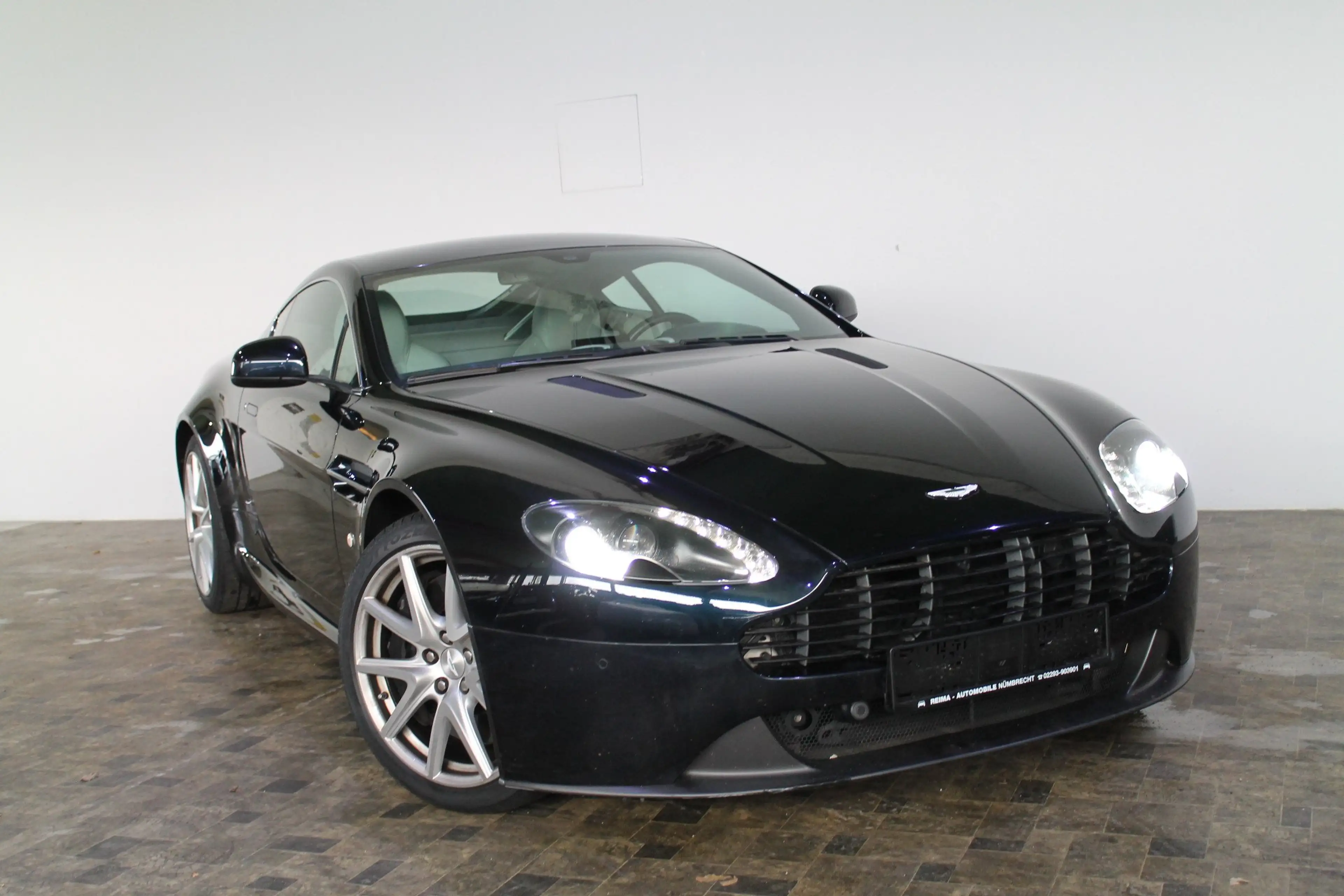 Aston Martin V8 Vantage 4,7i, Scheckheft gepflegt bei Aston Martin — photo 9