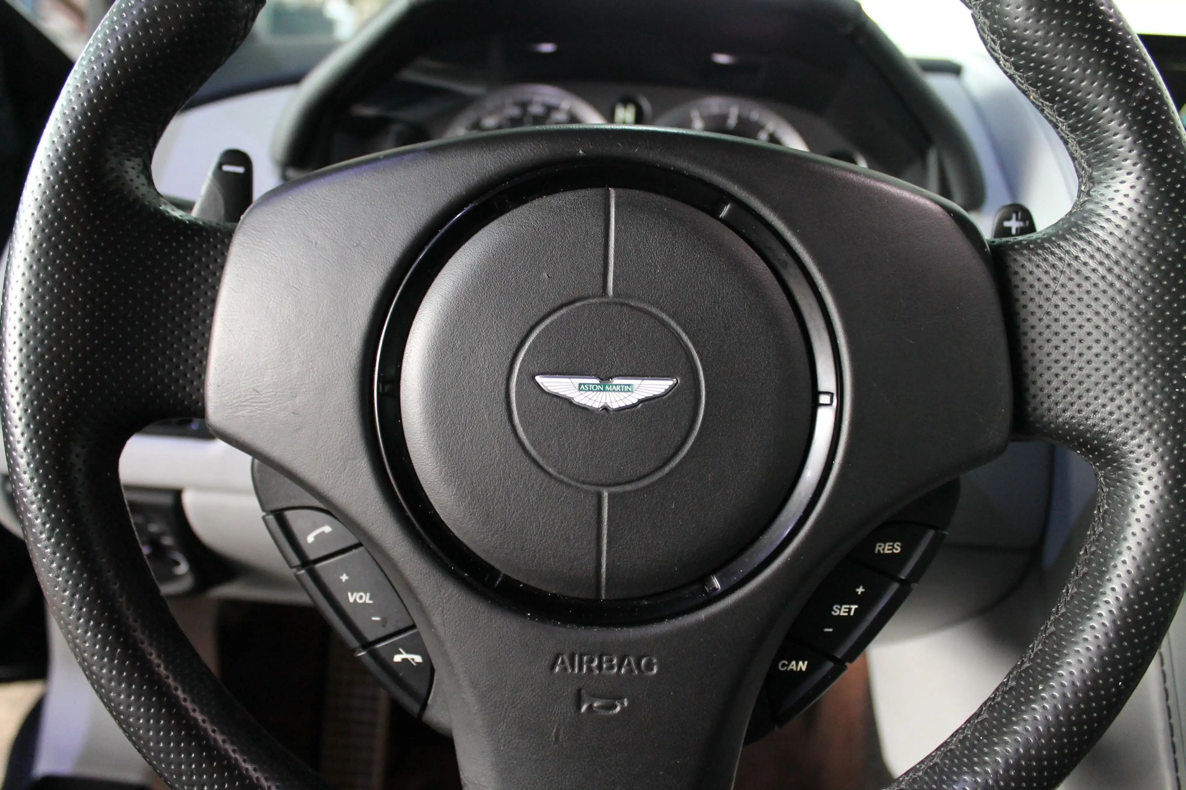 Aston Martin V8 Vantage 4,7i, Scheckheft gepflegt bei Aston Martin — photo 13